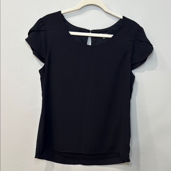 Versona Tops - ✨2/$20✨Versona top